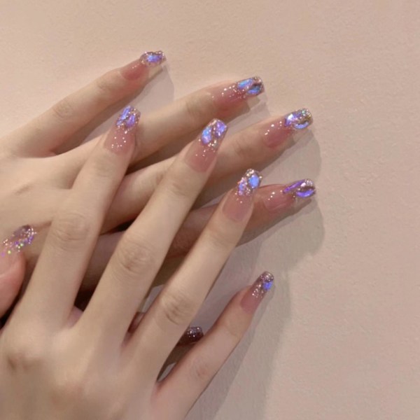 Phantom of Purple Glitter og Diamond Wearable Manicure