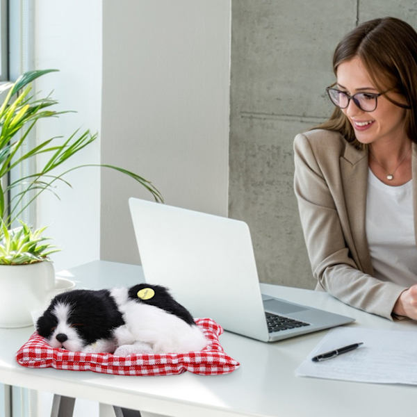 Koselige bamse for barn Simulering Dyrekosedyr Plysj sovende hunder med lyd Svart Hvit