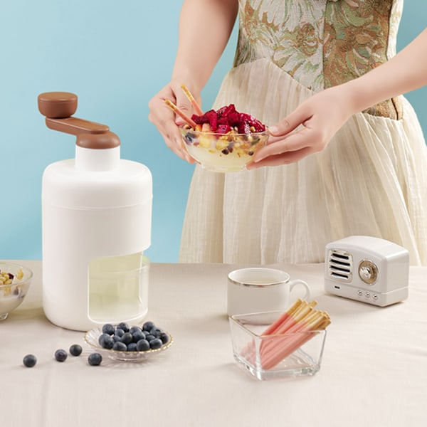 Handvev Ice Crusher Multipurpose Food Grade Mini Snow Cone Machine för hemmabruk Vit