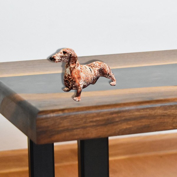 Nordisk färgglad taxhundstaty hantverkar hartsprydnader Brown