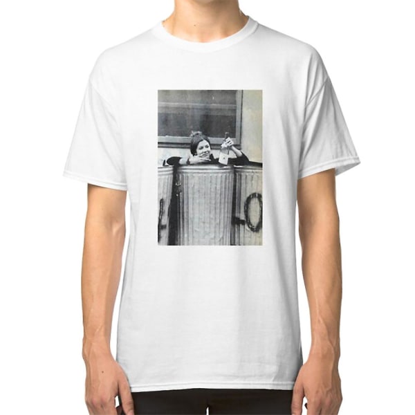 Carrie Fisher i en papperskorg-t-shirt L