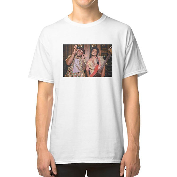 Uudet Colabs-T-paidat M