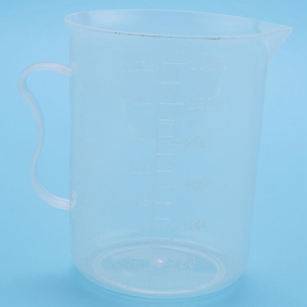 Laboratoriemätkopp i transparent vit plast, 250 ml kapacitet