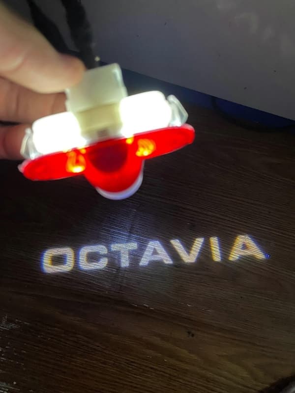 2 stk. Bildør Velkomstlys LED Ghost Shadow Projektorlampe Biltilbehør til Vrs Logo Octavia A5 (2006 - 2013) OCTAVIA OCTAVIA