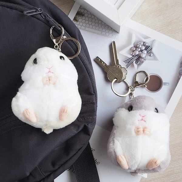 Setti, jossa 2 söpöä hamsteripehmolelua avaimenperänä, täytetty eläin avaimenperäkoru