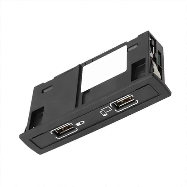 Kojelaudan USB-liitäntä - A CLASS GLA CLA