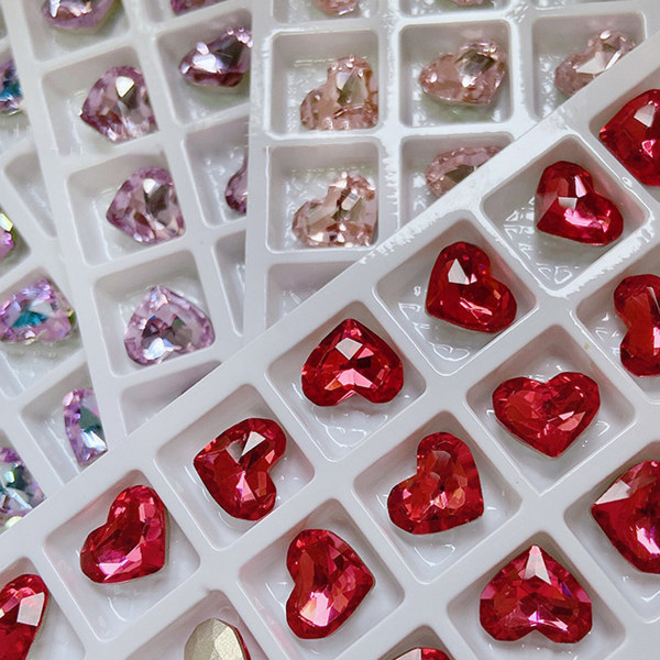 20 st Nail Art Rhinestones Diamanter 8,5*10mm Hjärtformade Blanka Glas Kristall Rhinestones för 3D Nagel Dekorationer Kläder Smycken Väskor DIY Hantverk