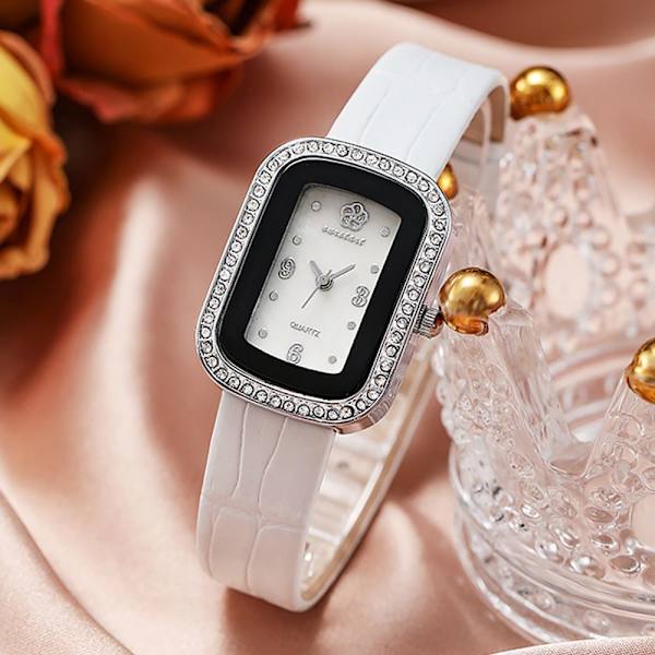 Naisten watch Quartz WristWatch RED red