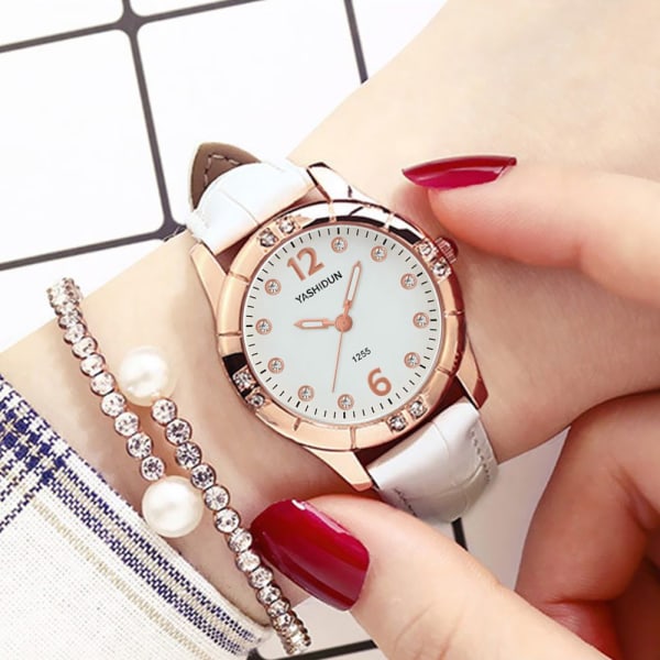 Kvinder ser Quartz armbåndsur 4 4