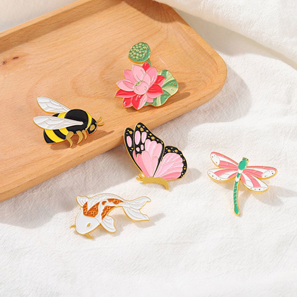 Bee Broscher Kostymkrage Pins C C