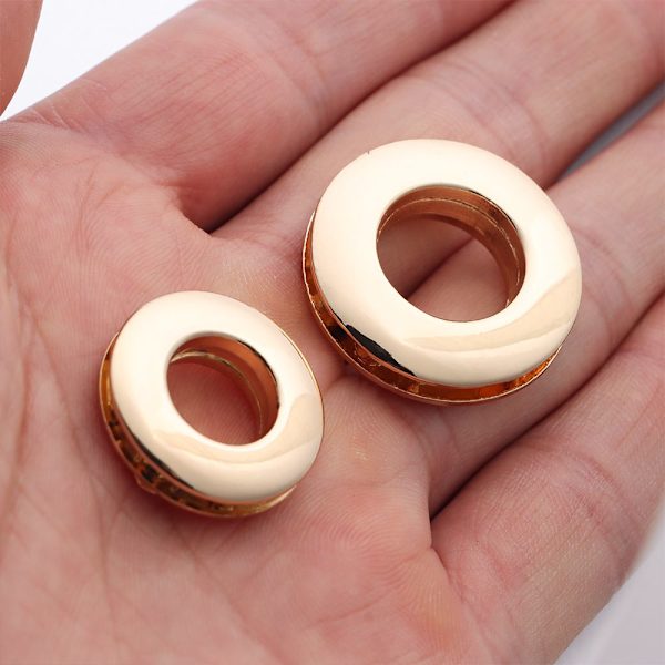 Ögla Knapp Legering Hål GULD 10,6X21MM Gold 10.6x21mm