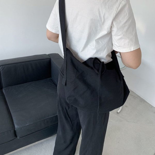 Olkalaukku Crossbody Bag MUSTA black
