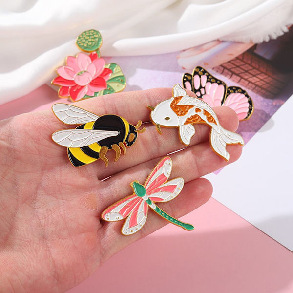 Bee Broscher Kostymkrage Pins C C
