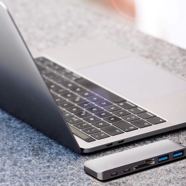 USB C Hub Thunderbolt 6 in 1 ja 2x USB C-uros Silver