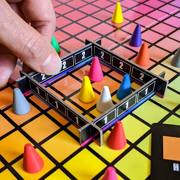 USAopoly | Hues and Cues | Gissningsspel | 30 Minuters Spelstid