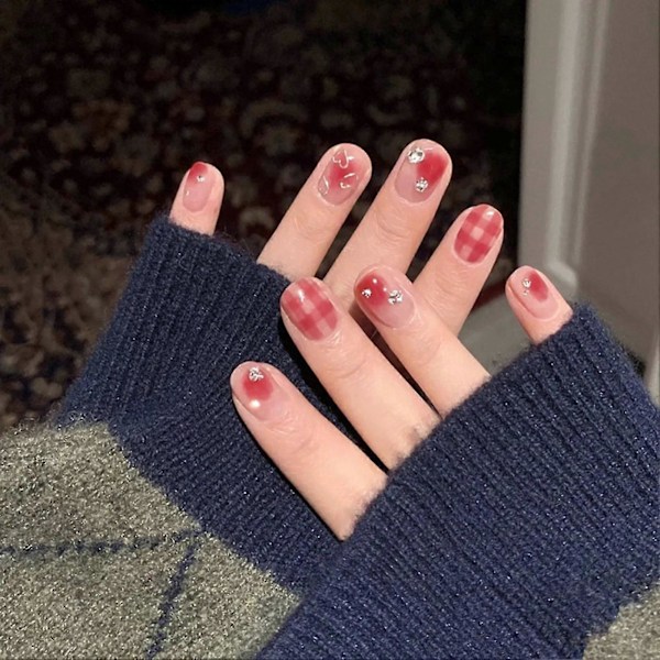 Vaaleanpunaiset Blush-tekokeinokynnet, viehättävät ja mukavat käytettävät manikyyrikynnet, sormenkynsien DIY-käyttöön kotona