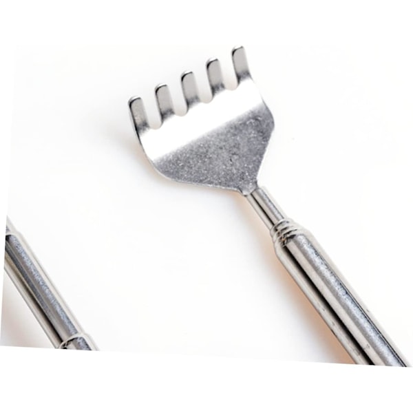 Retractable back scratcher