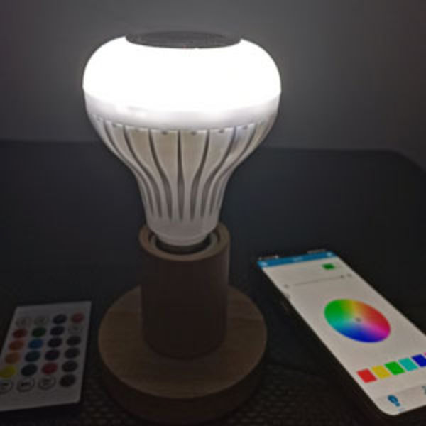 E27 12W RGB LED-lamppu Bluetooth-yhteydellä
