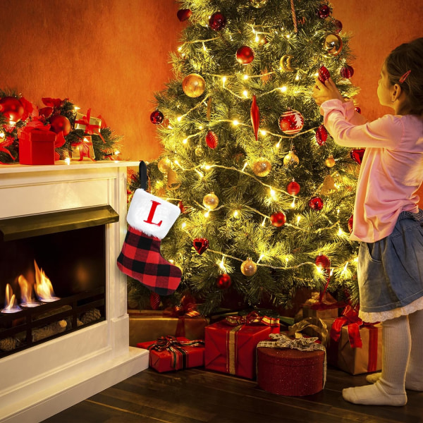 Julestrømper 7-tommers julestrømper Røde Skottland-pledd klassiske julestrømper med bokstaver i fuskepels Plysj-mansjett-hengestrømper