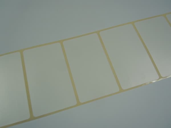 240 HVIDE ETIKETTER 70x40mm POLYESTER (ETR7040PE)