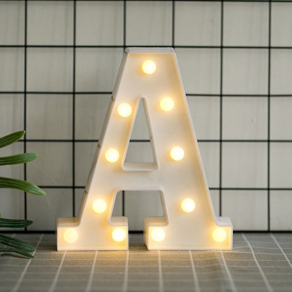 LED Alfabet Bokstaver med Varmt Hvitt Lys for Hjemmeinnredning, Fest, Bar, Bryllup eller Festival (A)
