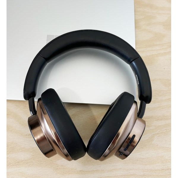 Bluetooth 5.3 Langattomat kuulokkeet tehokkaalla bassolla ja stereoäänellä, säädettävä sanka over-ear kuulokkeet pitkällä akunkestolla (musta)