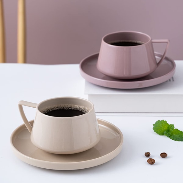 Utsøkt keramikk, keramisk sett med kaffekopper og -fat, porselenskrus for husholdningskontorer (farge: rosa*2, størrelse: 250 ml)