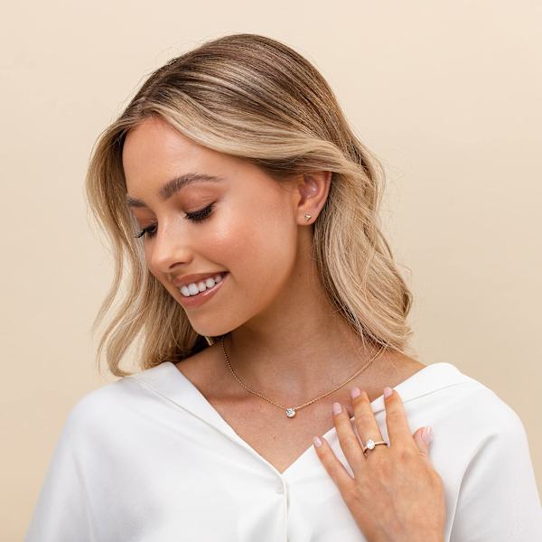 14K gullbelagt krystall solitaire 1,5 karat (7,3 mm) CZ delikat choker halskjede | Gullhalskjeder for kvinner