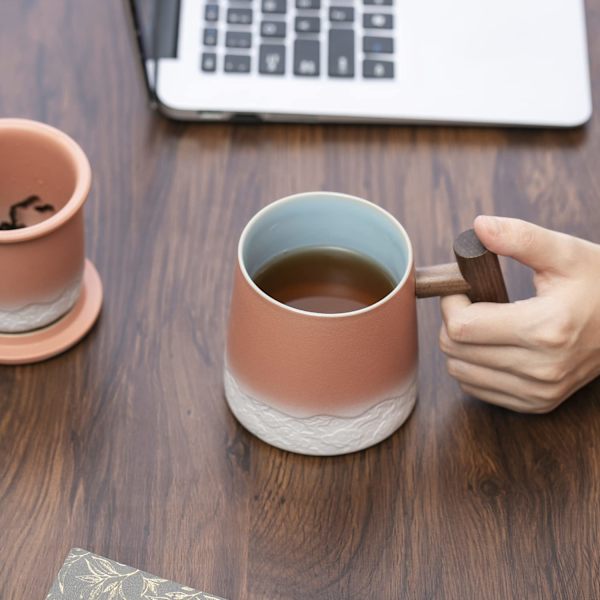 Keramisk tekopp med infuser og lokk (13 oz), temugg med trehåndtak, gradientmønster og skyutskjæring gaveemballasje (rosa)