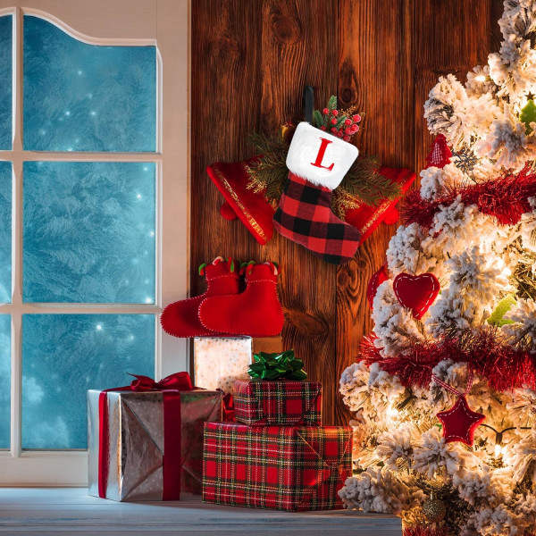 Julestrømper 7-tommers julestrømper Røde Skottland-pledd klassiske julestrømper med bokstaver i fuskepels Plysj-mansjett-hengestrømper