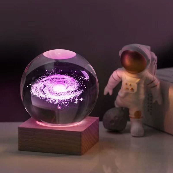 3D Melkeveis Galaxy krystallkulelampe, 6 cm krystallkule nattlys med tresokkel, 7 farger skiftende lys med LED-sokkel