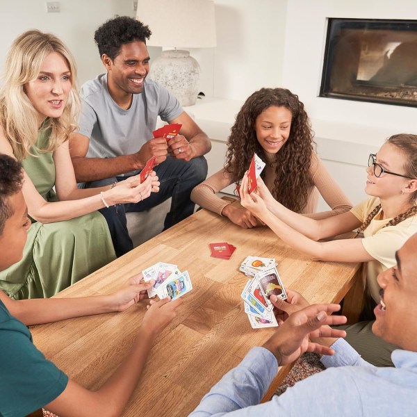 Korttipelit aikuisille, teini-ikäisille ja lapsille - Hauskoja perhepelejä