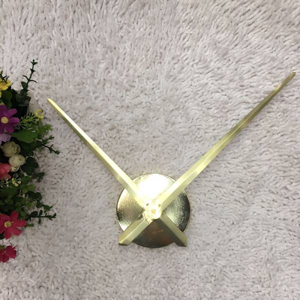 Stor väggklocka i guld, 3D-visare, kvartsurverk,