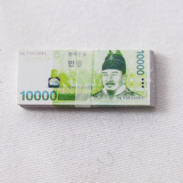 80 simuloitua taikaesineen Korean valuutan seteliä Won Micro B