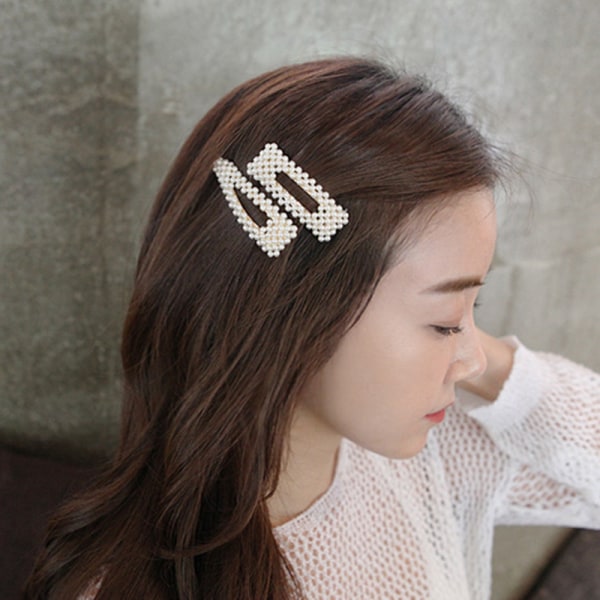 Konstgjorda pärlhårklämmor 4 st Fashion Imitation Pearl Hair Barrettes Akrylhårnålar Tillbehör för flickor Kvinnor Frisyr Brudtärna Bröllop
