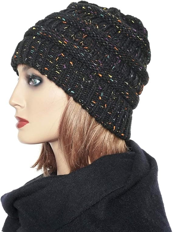 Sort Messy Bun Ponytail Beanie Hat med Farvede Prikker Kabelstrikket Hue