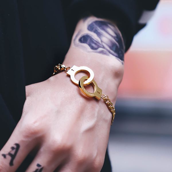 Vintage indenteret bogstavtro armbånd snoet kæde guld hånd