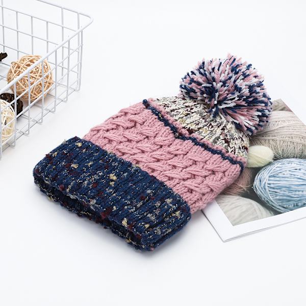Vinterlue Beanie med Kabelstrikk og Termisk Fôr