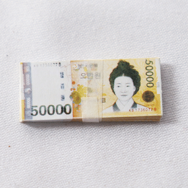 80 simuloitua taikaesineen Won Micro Korean Currency Banknotes (5W won)