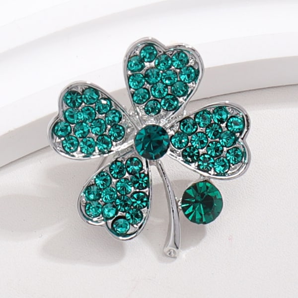 Pieces Fashion Klöver Brosch, Personlig Brosch med Strass, Kläder