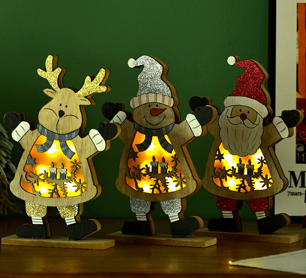 Juldekorationer i trä, tomte med glödande natt