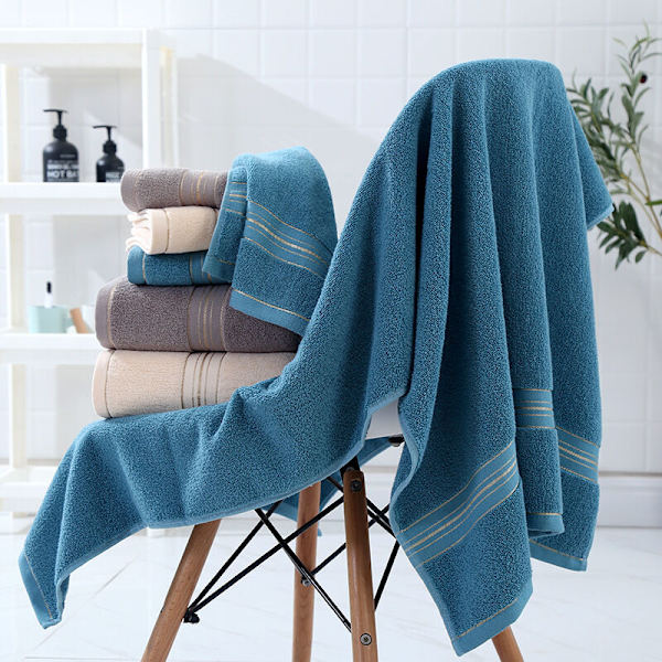Handduksset - 2 handdukar 34*74 cm, - 1 badlakan 70*140 cm, -