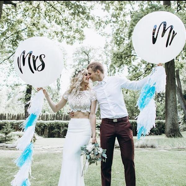 2 x 36\" Jättebröllopsballonger - Vita Mr. & Mrs. (papper = endast ballonger)