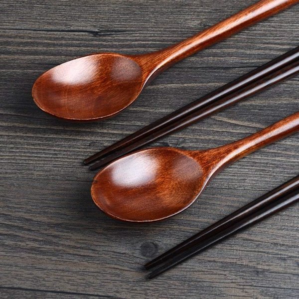Syömäpuikot, lusikka, syömäpuikot, japanilainen luontoystävällinen punainen W
