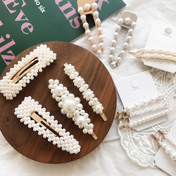 Konstgjorda pärlhårklämmor 4 st Fashion Imitation Pearl Hair Barrettes Akrylhårnålar Tillbehör för flickor Kvinnor Frisyr Brudtärna Bröllop