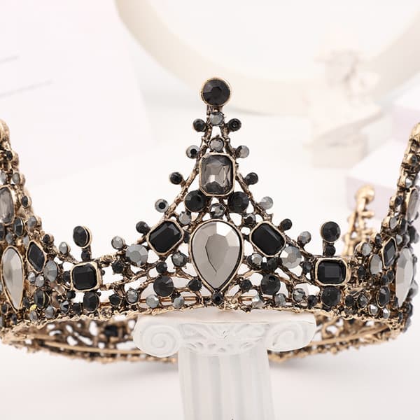 Svart krone med rhinestones