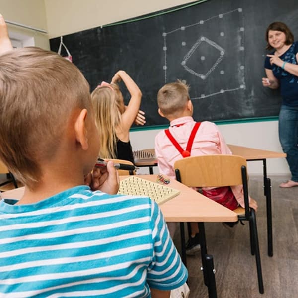Træ Geoboard med Aktivitetsmønsterkort og Elastik - 8x8