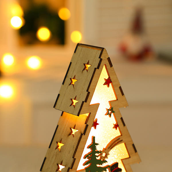 Julgranformade juldekorationer lysande trä natt