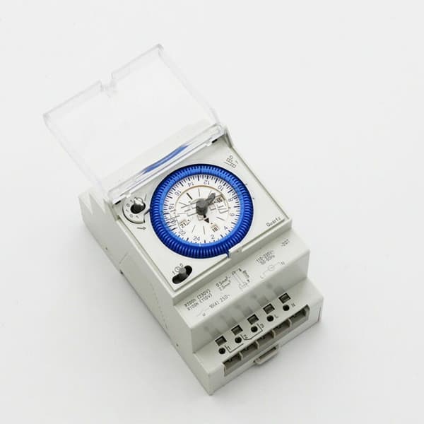 3 stk. Analog timer med synkronmotor og daglig program, t