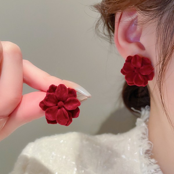 Aiguilles argentées boucles d'oreilles florales flocées mode haut de gamme sens de tempérament boucles d'oreilles simples et polyvalent